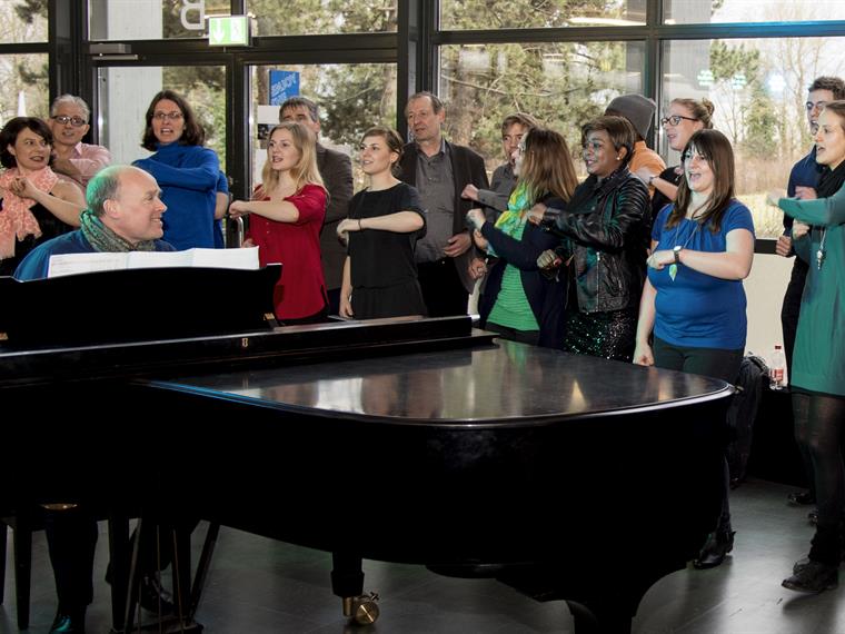 Der Chor der Hochschule Ulm bei der Verabschiedung der Absolventen