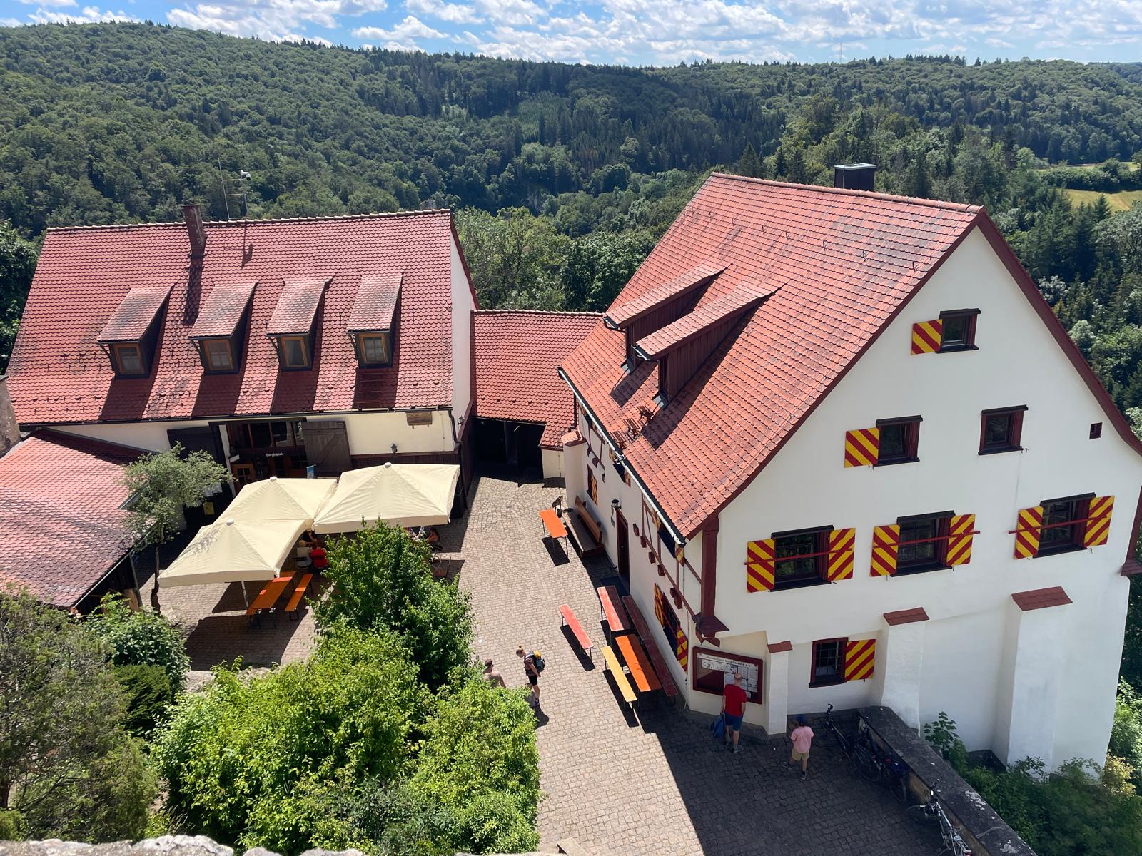 Burg Derneck.jpg