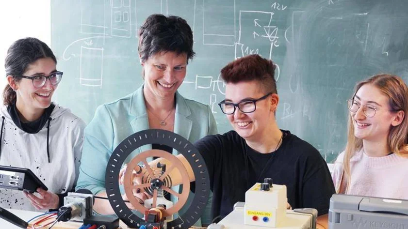 Technik+O at THU: Four Women Tackling a Project