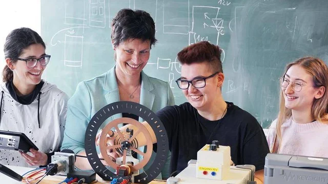 Technik+O at THU: Four Women Tackling a Project