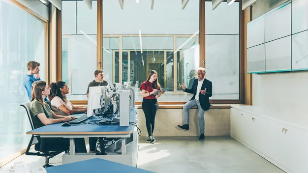 Modern teaching in the smart grid lab: Professor leads a course with students at PC workstations.