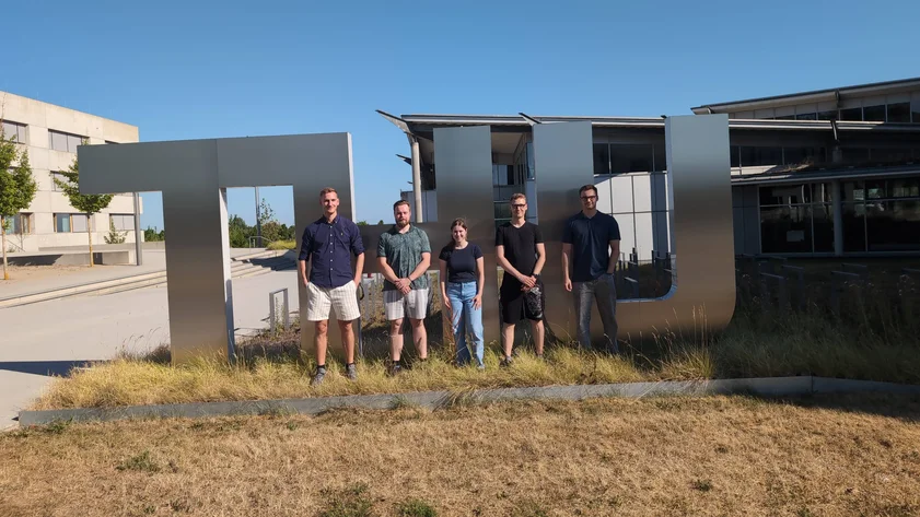 Gruppenfoto der Studierenden bzw. des Projektteams, von links nach rechts: Peter Claaß, Jan Wangerin, Lena Berger, Jonathan Läpple, Jannik Schabel
