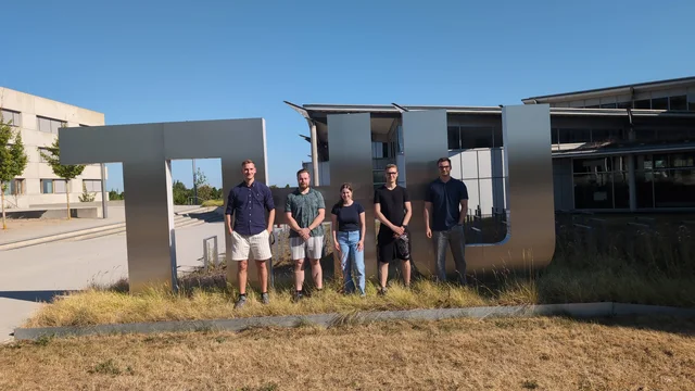 Gruppenfoto der Studierenden bzw. des Projektteams, von links nach rechts: Peter Claaß, Jan Wangerin, Lena Berger, Jonathan Läpple, Jannik Schabel