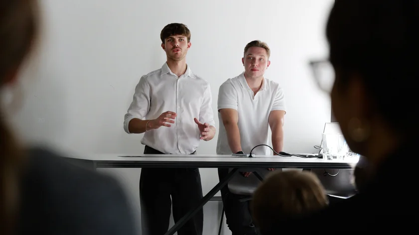 V.l.n.r.: Tim Knittel und Oleg Winokurow (supertut)