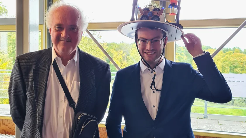 Bernd Arendt mit seinem Betreuer, Prof. Dr.-Ing. Thomas Walter 
