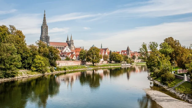 Ulmer Skyline mit Donau und Sicht auf das Ulmer Münster
