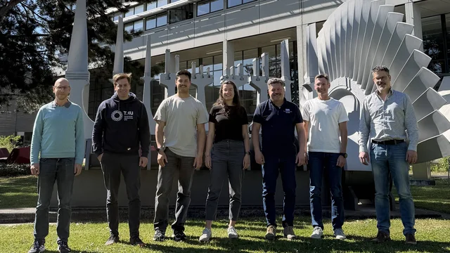 Gruppenbild vor der THU
