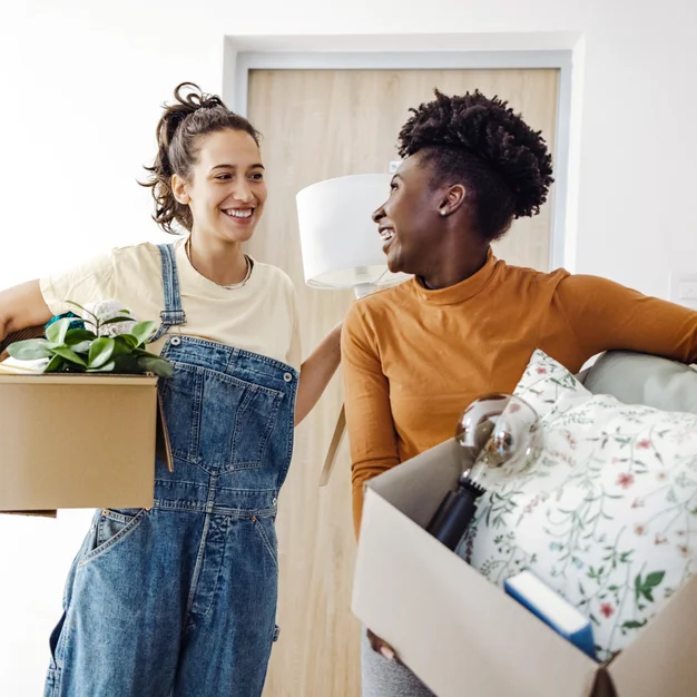 Friends moving into a new apartment