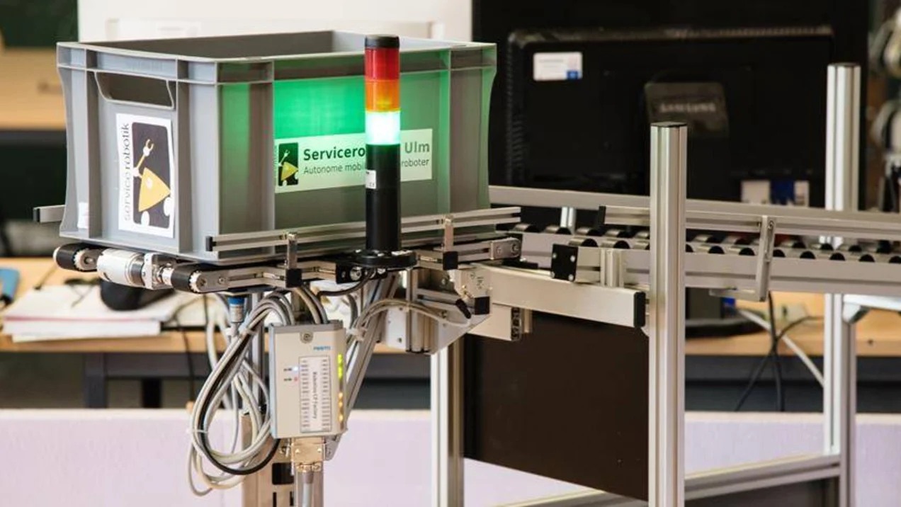 Ein autonomer Roboter im Echtzeitsysteme-Labor des Fachgebiets