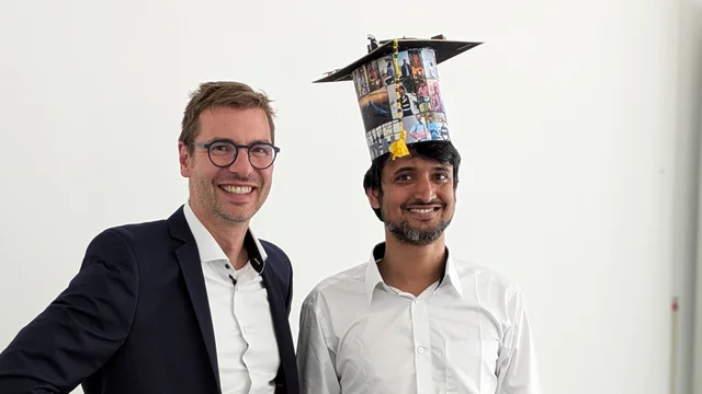 Abhinav Das mit seinem Betreuer Prof. Dr. Stephan Schlüter