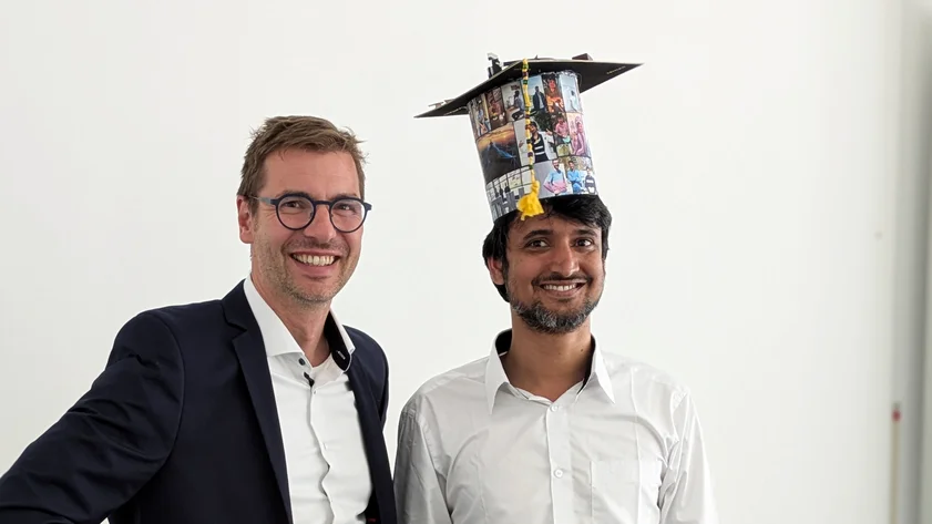 Abhinav Das mit seinem Betreuer Prof. Dr. Stephan Schlüter