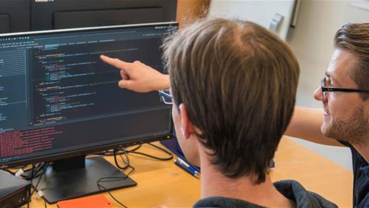 Softwareentwicklung in einem Labor an der THU. Pair Programming.